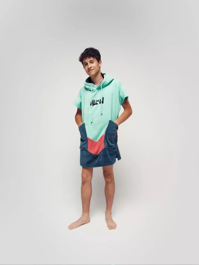 Copil care poarta Poncho Plaja Copii | All In Junior Kai Mama | Culori turcoaz, corai, bleumarin
