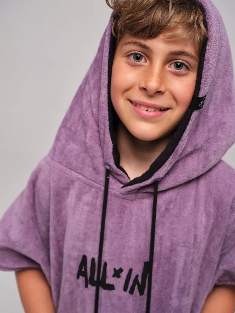Copil care poarta Poncho plaja copii | All In Kid Kai Van | Culori mov, negru