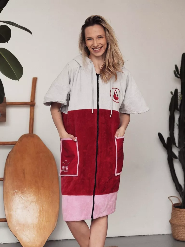 Femeie care poarta Poncho plaja dama | Wave Hawaii Phuket | Culori roz, rosu, bej