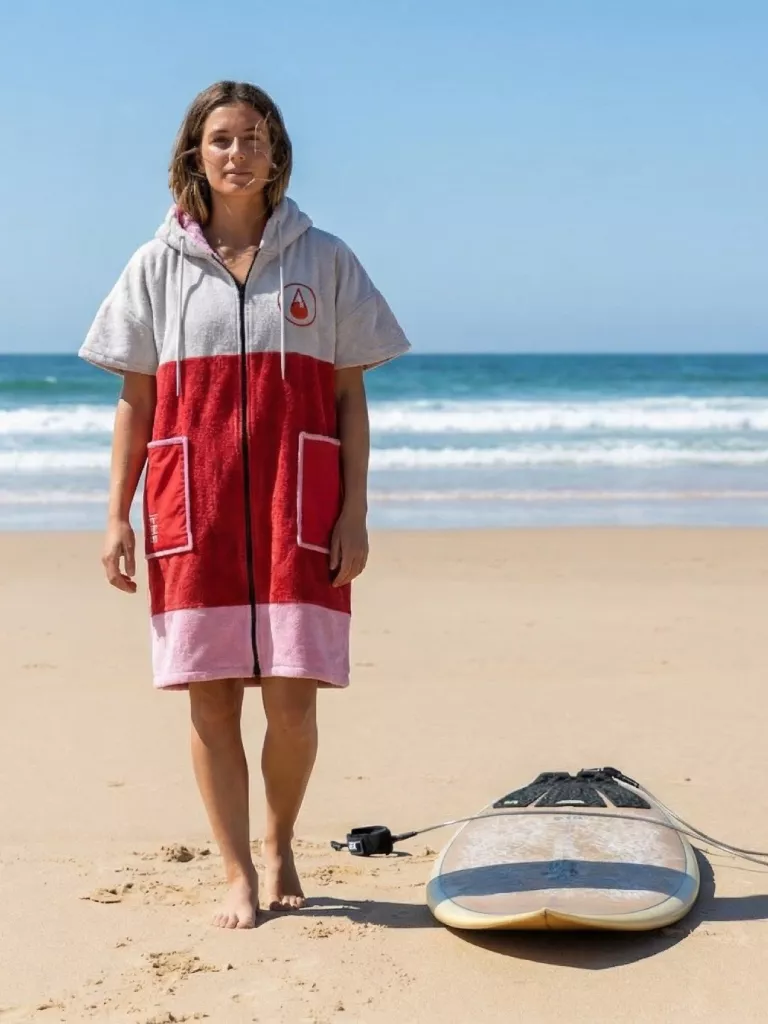 Femeie care poarta Poncho plaja dama | Wave Hawaii Phuket | Culori roz, rosu, bej