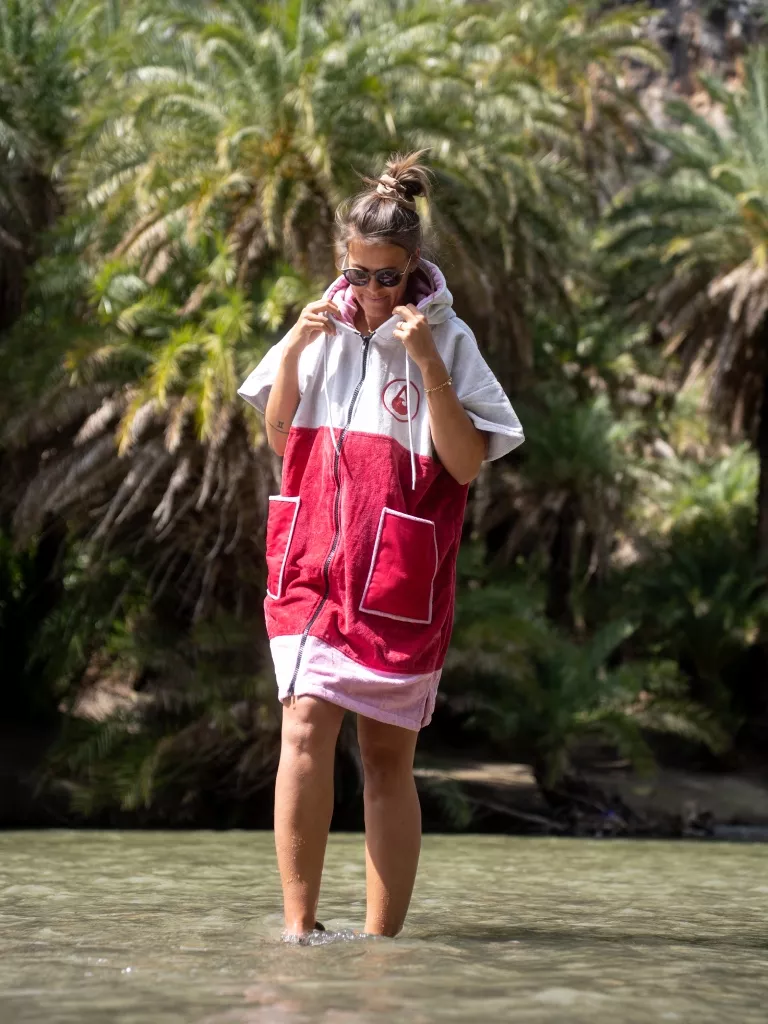 Femeie care poarta Poncho plaja dama | Wave Hawaii Phuket | Culori roz, rosu, bej